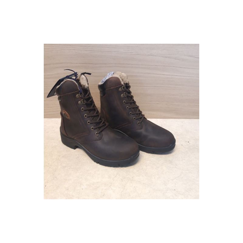 boots marron snowy river mountain horse