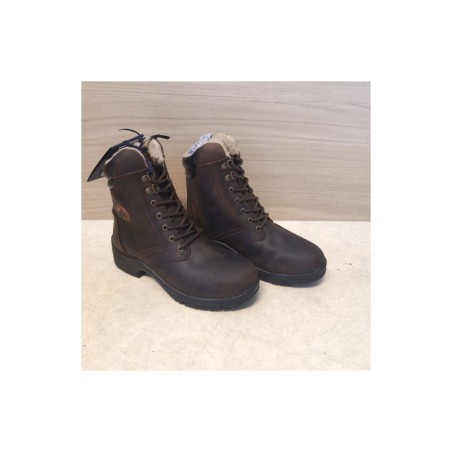 boots marron snowy river mountain horse